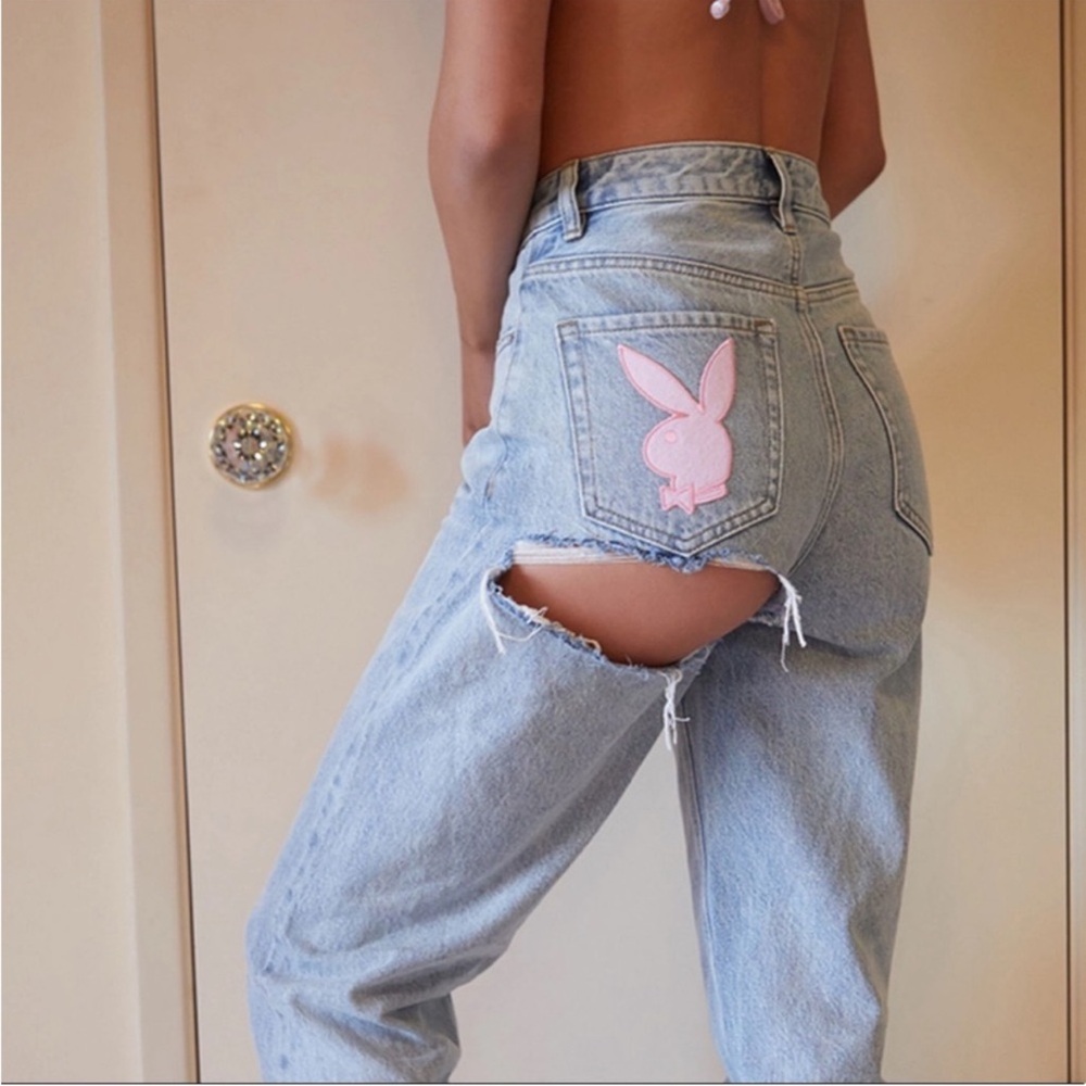 Playboy by PacSun Pink Bunny Logo Booty Rip 90s Light Wash Jeans 26 High Rise - Picture 2 of 9